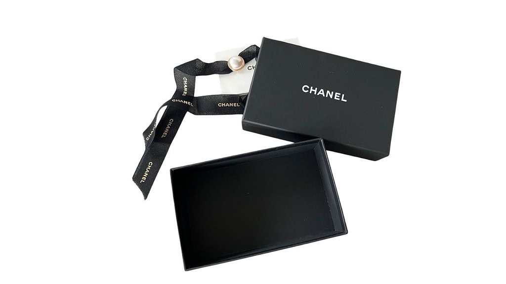Chanel matte lamination packaging